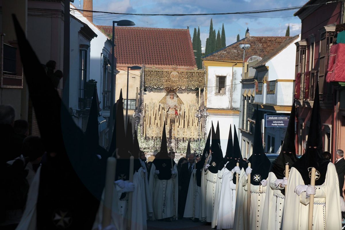 Virgen del Rosario por Padre Flores