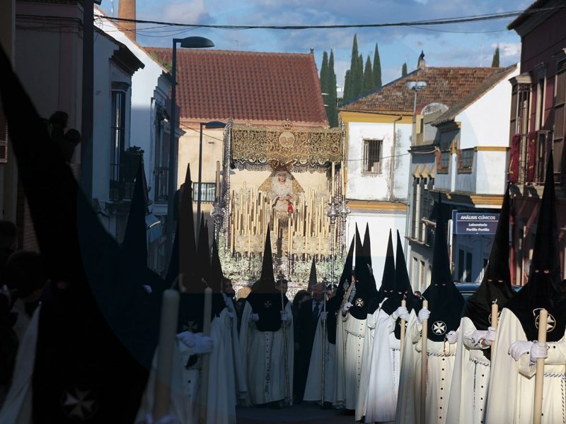 Virgen del Rosario por Padre Flores