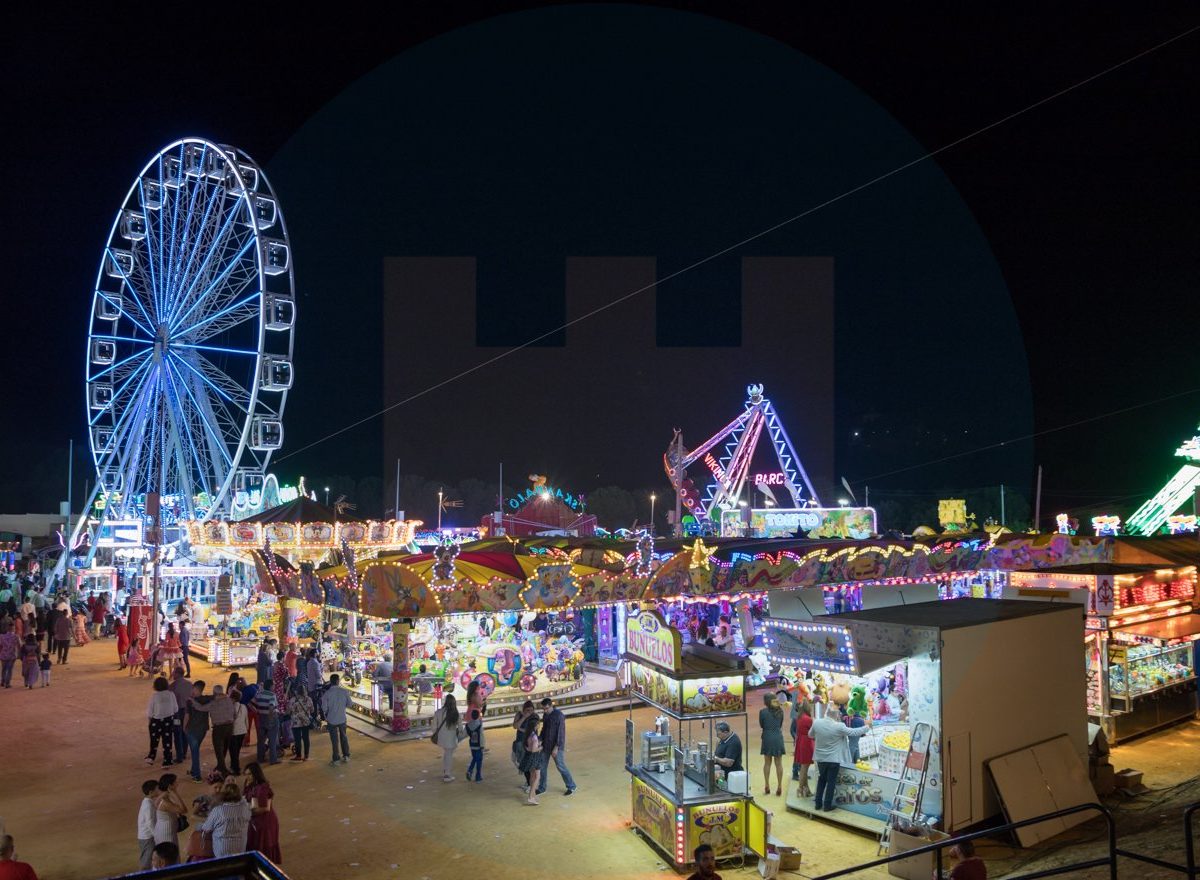 Zona de atracciones de la feria