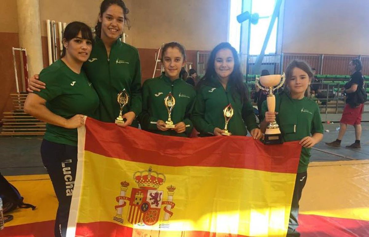 Deportistas alcalareñas / Club de Luchas MIlu