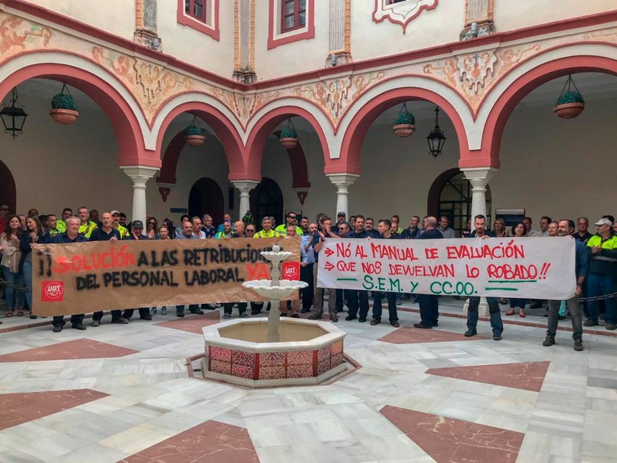 Concentración de los trabajadores municipales /CCOO Alcalá