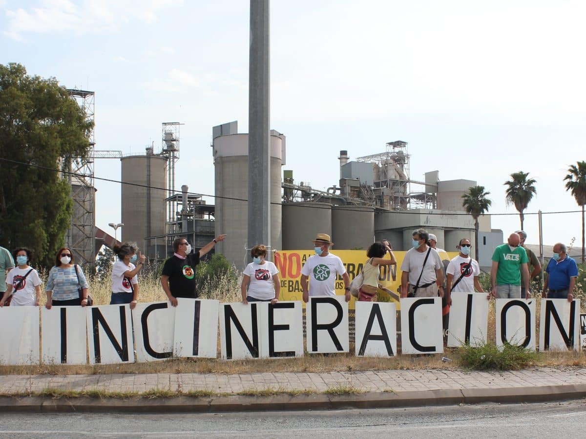 Protesta frente a la cementera en el Día Mundial del Medio Ambiente / Awadi-ira