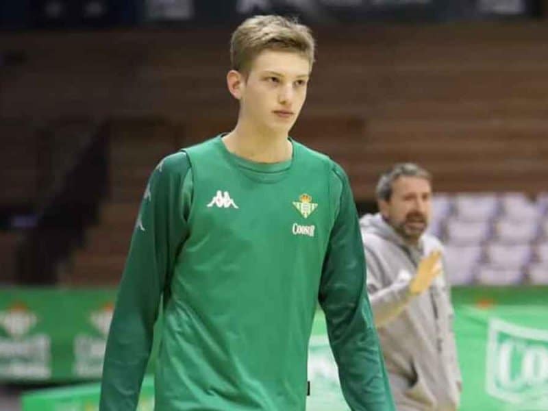 El baloncestista alcalareño Luis García