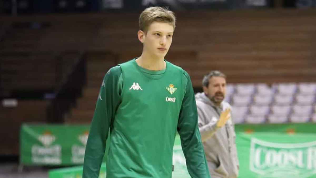 El baloncestista alcalareño Luis García