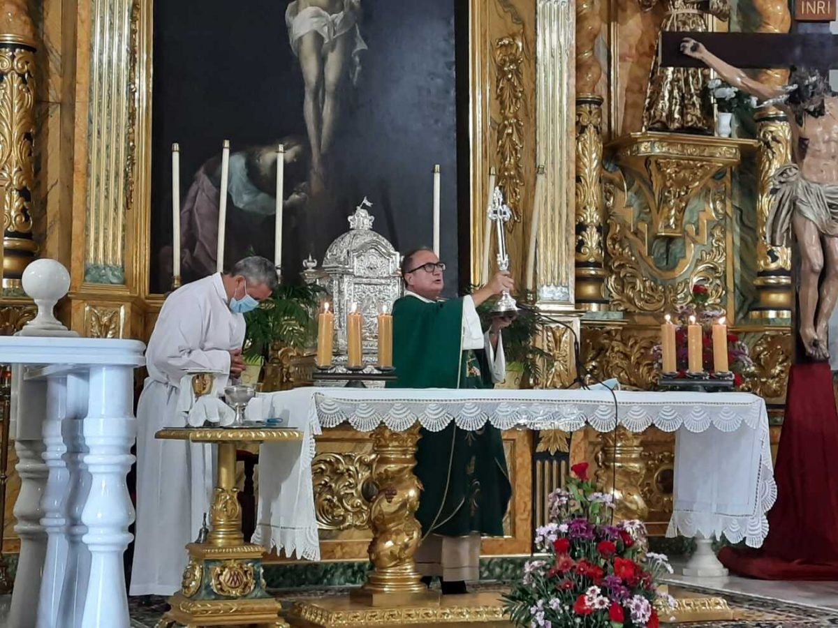 Colocación del Lignum Crucis en la Función al Cristo de la Vera+Cruz / Juan Hurtado Lissen