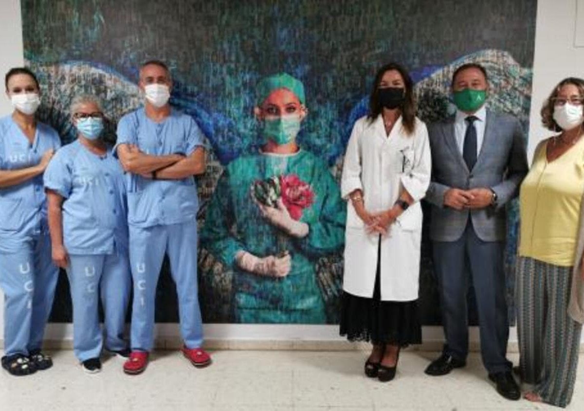 Fotomosaico homenaje a los sanitarios del Área de Gestión Sanitaria Sur de Sevilla en el Hospital de Valme / HsV