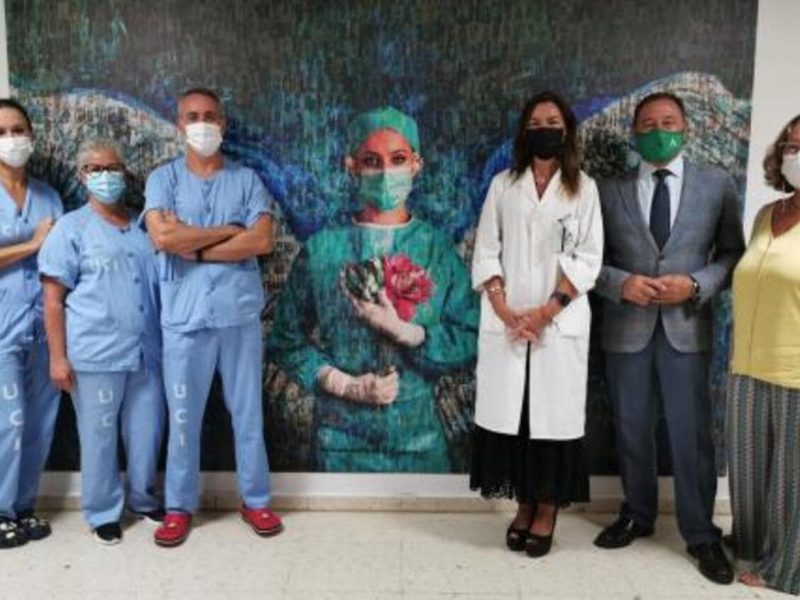 Fotomosaico homenaje a los sanitarios del Área de Gestión Sanitaria Sur de Sevilla en el Hospital de Valme / HsV