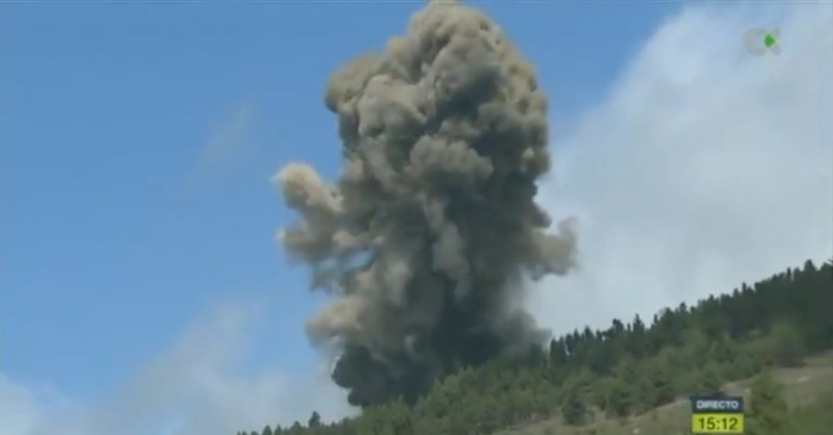 El volcán de La Palma entra en erupción / TV Canaria