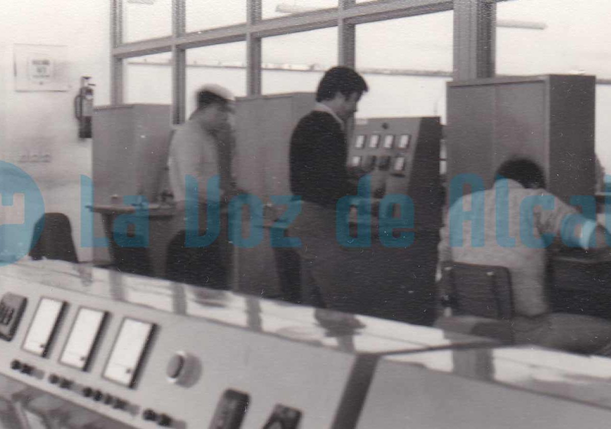 Imagen histórica de alumnos formándose en el IES Alguadaira