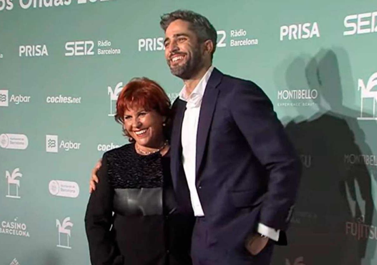 Roberto Leal y su madre en la entrega de los Premios Ondas