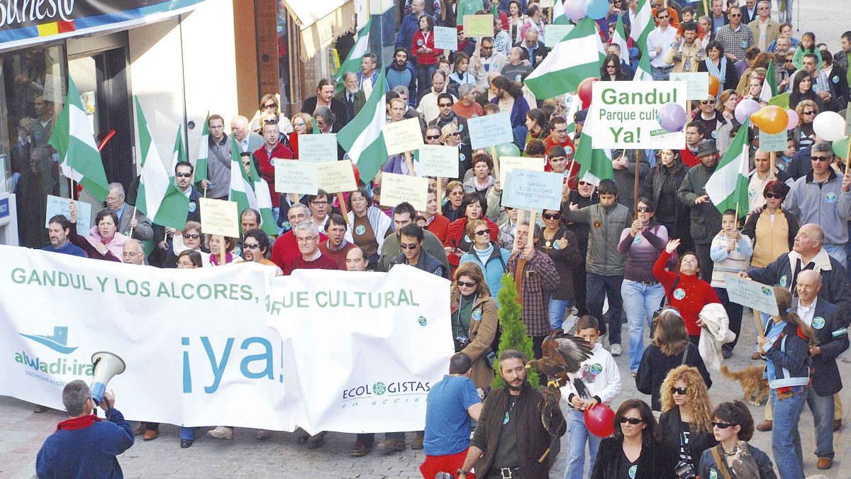Manifestación multitudinaria de la Plataforma en Defensa de Los Alcores junto con Alwadi-Ira y Ecologistas en Acción. Lva