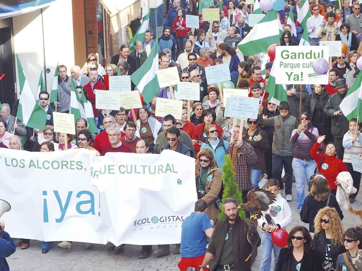 Manifestación multitudinaria de la Plataforma en Defensa de Los Alcores junto con Alwadi-Ira y Ecologistas en Acción. Lva