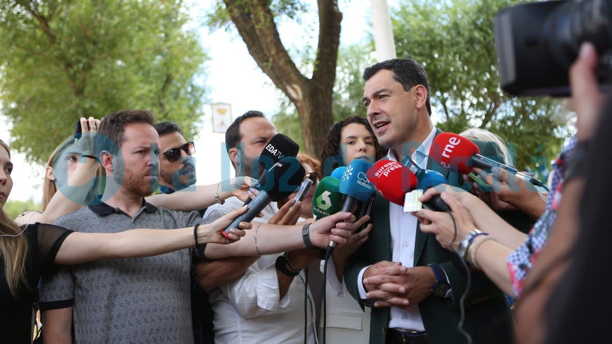 Juanma Moreno en la Feria de Alcalá de Guadaíra / F. Amador