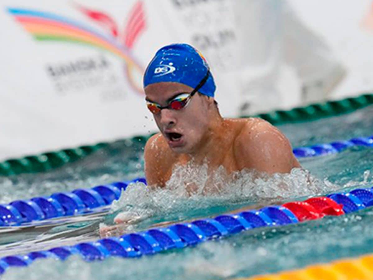 El alcalareño Adrián Martínez Jaén, galardonado por la Federación Andaluza de Natación.