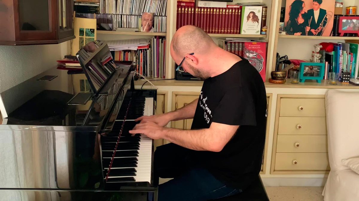 Álvaro Gandul hará una vez más auténtica magia con su piano en este certamen