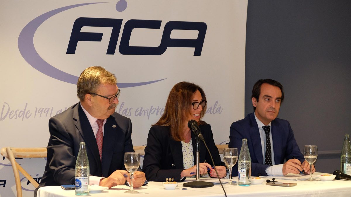 Rocío Díaz, consejera de Fomento, anuncia la continuación del proyecto del tranvía de Alcalá en el foro FICA