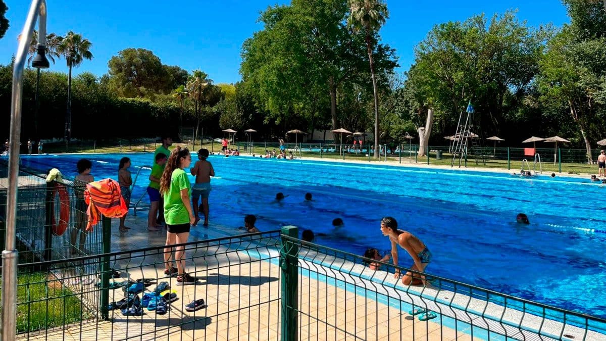 La piscina alcalareña de San Juan, ideal para huir del calor