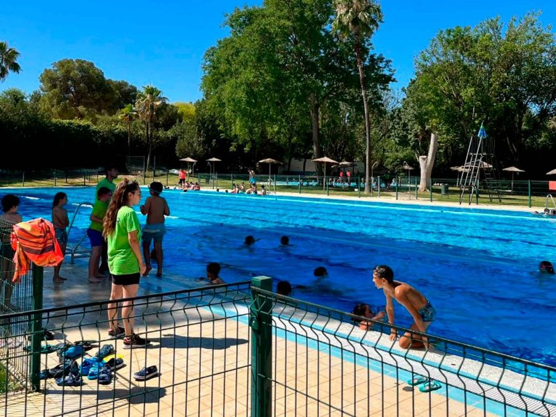 La piscina alcalareña de San Juan, ideal para huir del calor