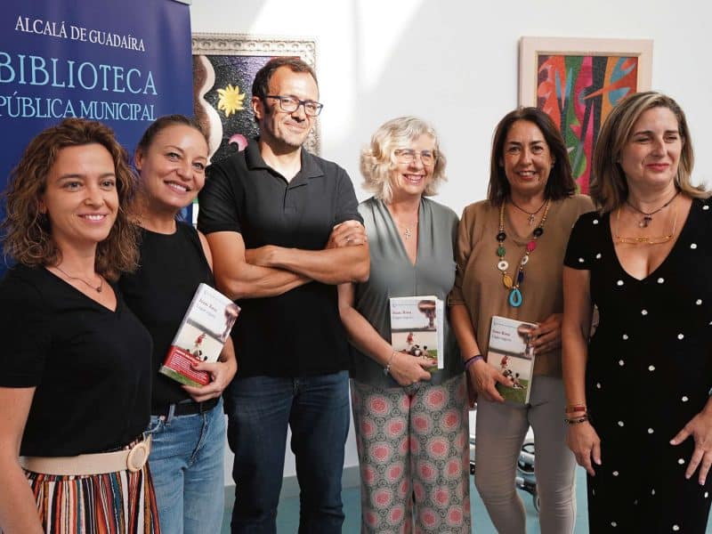 Isaac Rosa presentando su novela «Lugar seguro» en la Biblioteca Editor José Manuel Lara. Víctor Fernández