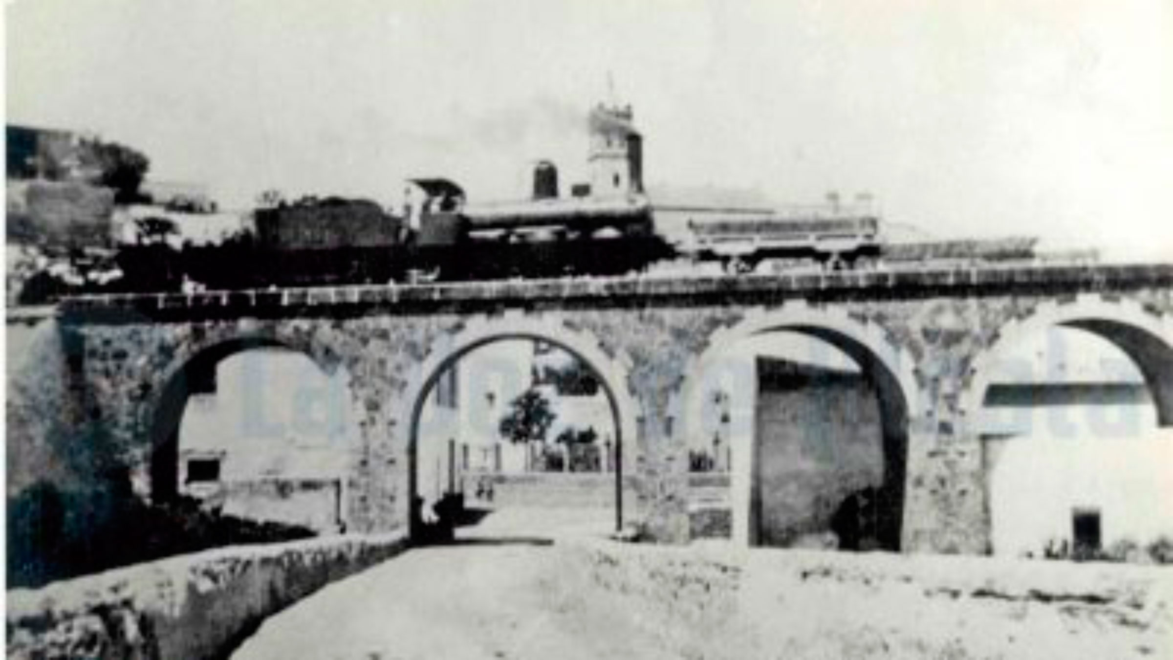 Puente ferroviario por el que pasaba el Tren de los Panaderos, sujeto del último libro de Antonio Gavira