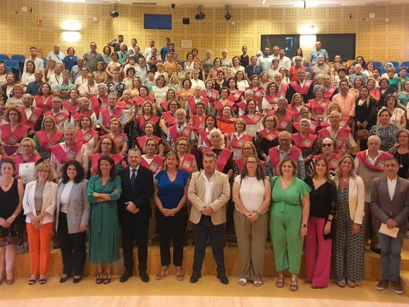 Los alumnos de este Aula Abierta, felices tras completar un curso más