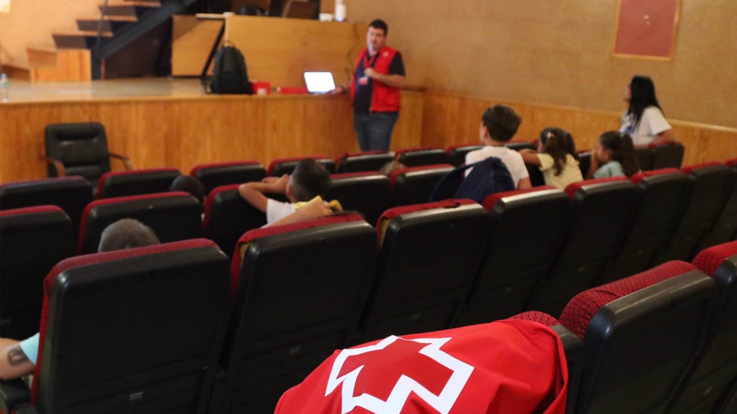 Charla de ciberseguridad para niños en Alcalá impartida por Cruz Roja