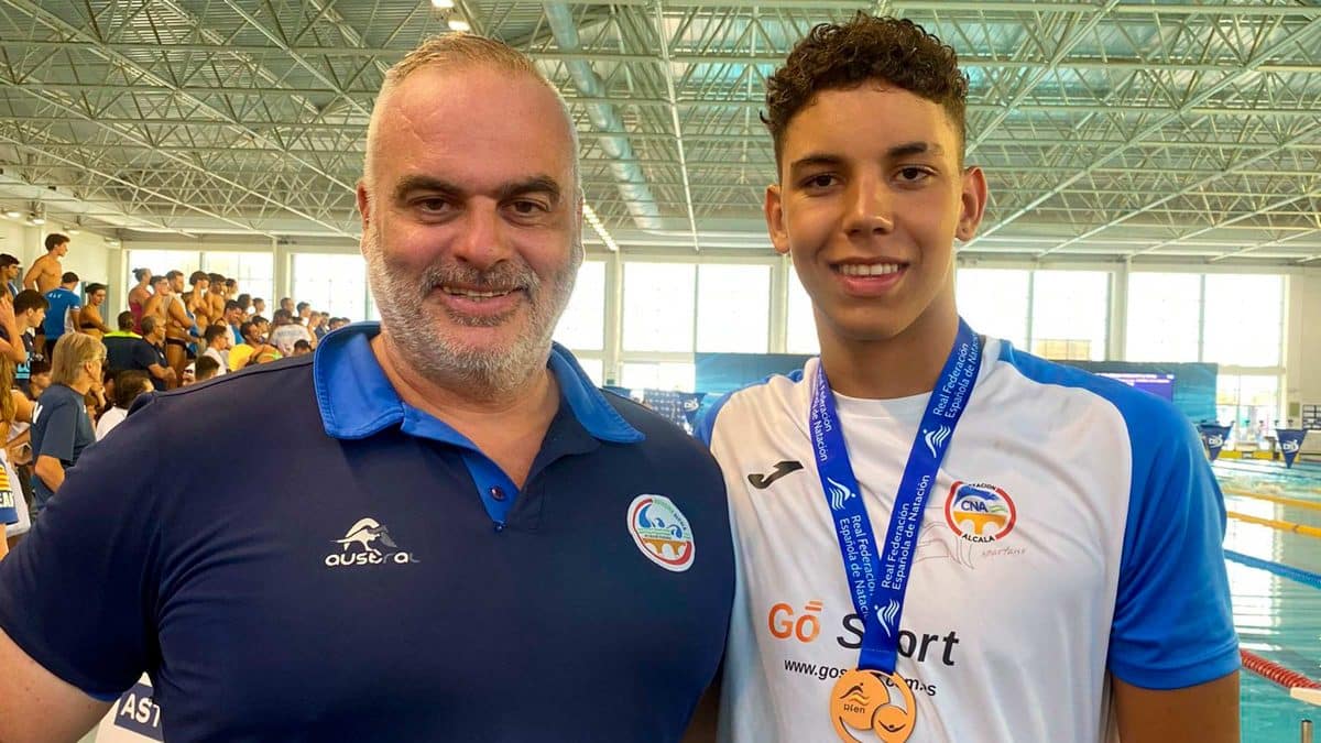 El Fallaki junto a su entrenador, Kiko Porcar