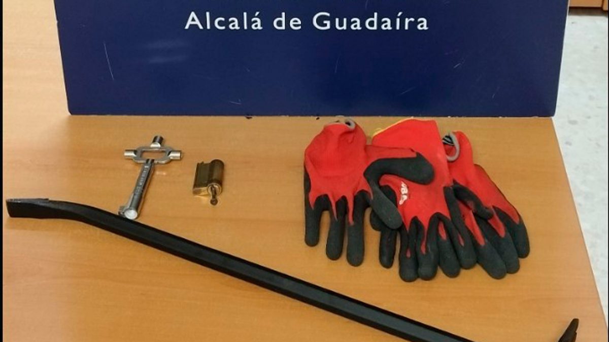 La Policía alcalareña requisó estas herramientas a los detenidos