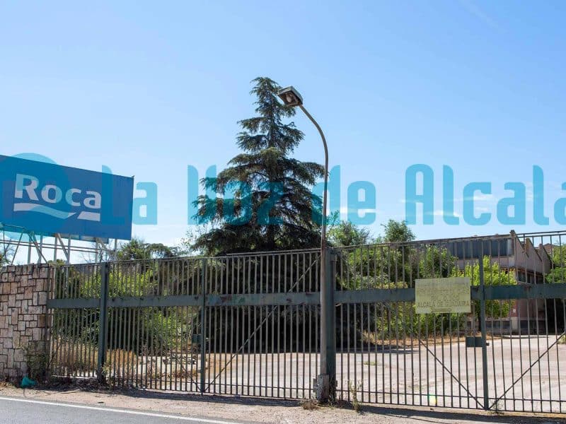 Entrada a la fábrica de Roca desde la A-92. Francisco Amador