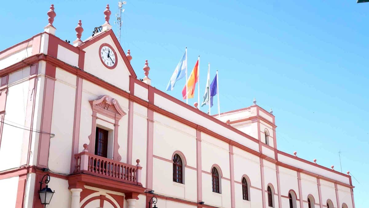 Fachada del Ayuntamiento alcalareño