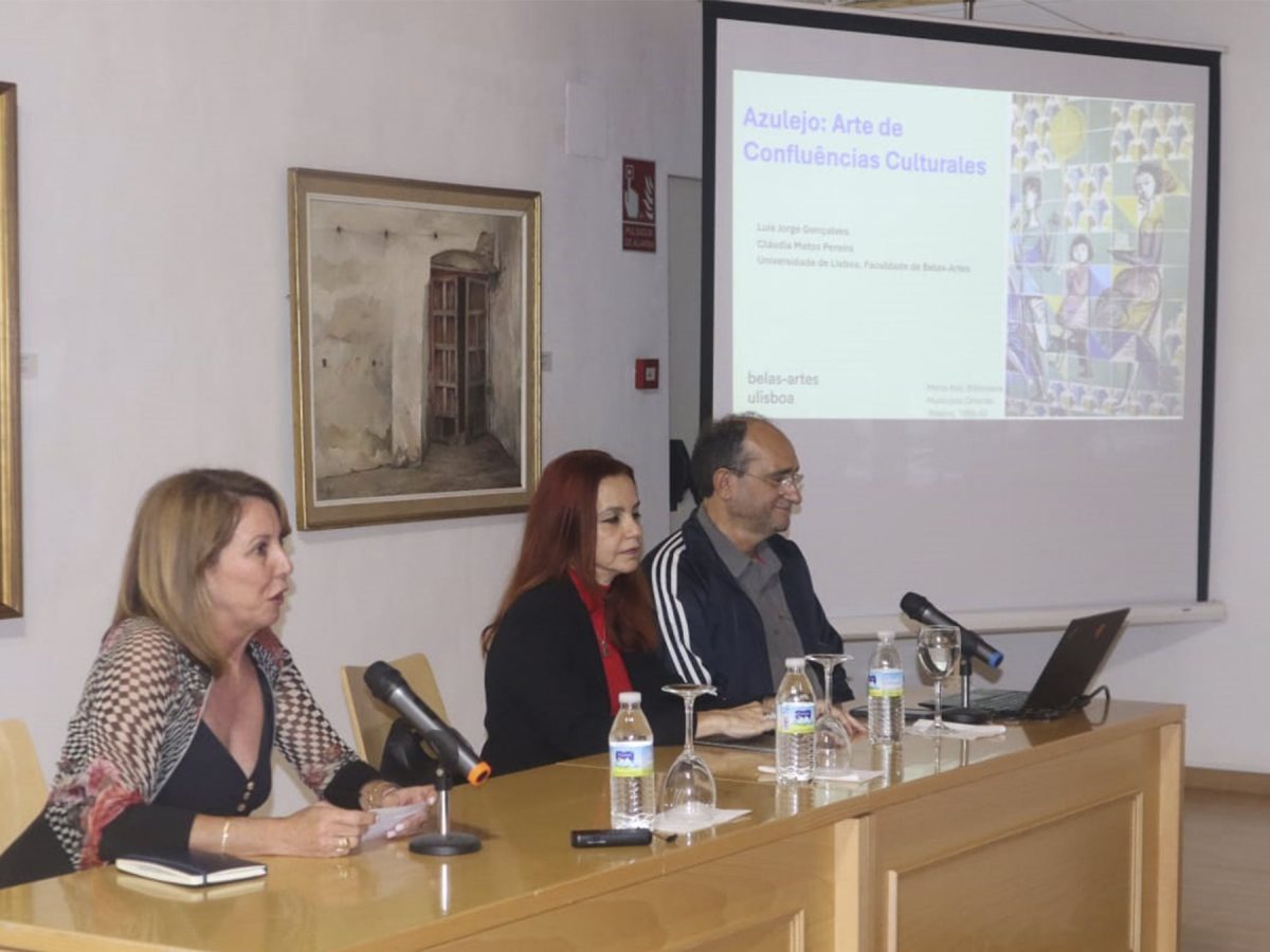 Conferencia sobre azulejos portugueses con Olga Duarte, Clàudia Matos Pereira y Luis Jorge Gonçalves. Ayuntamiento de Alcalá