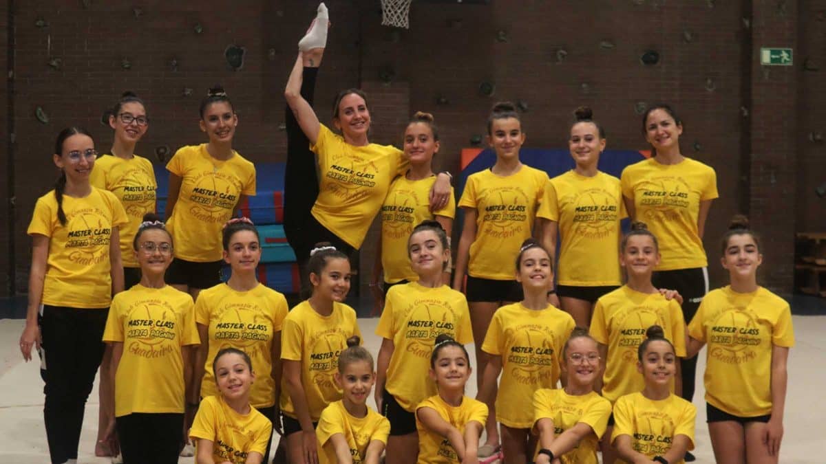 Marta Pagnini con las alumnas alcalareñas de su masterclass