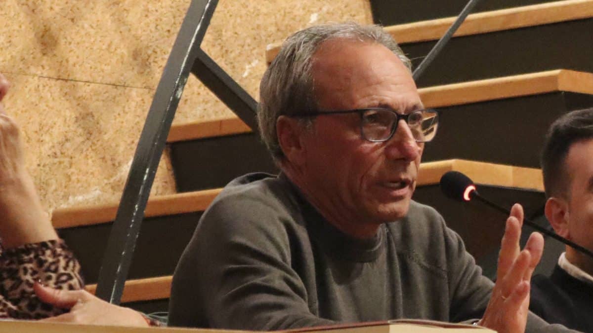 Gregorio Verdugo durante la presentación de su novela