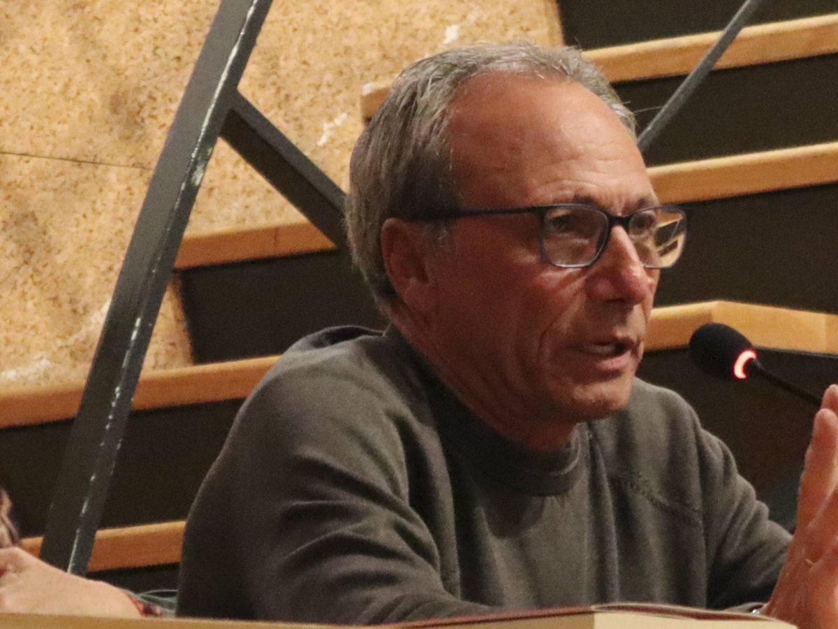 Gregorio Verdugo durante la presentación de su novela