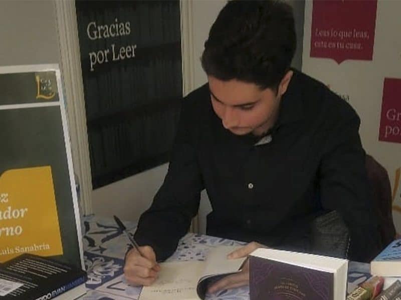 José Luis Sanabria en la Feria del Libro. @la_orden_de_los_cazadores en Instagram