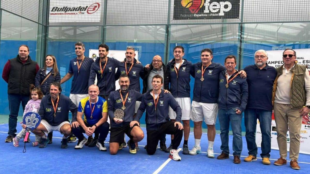 Equipo de pádel de veteranos del CT Oromana