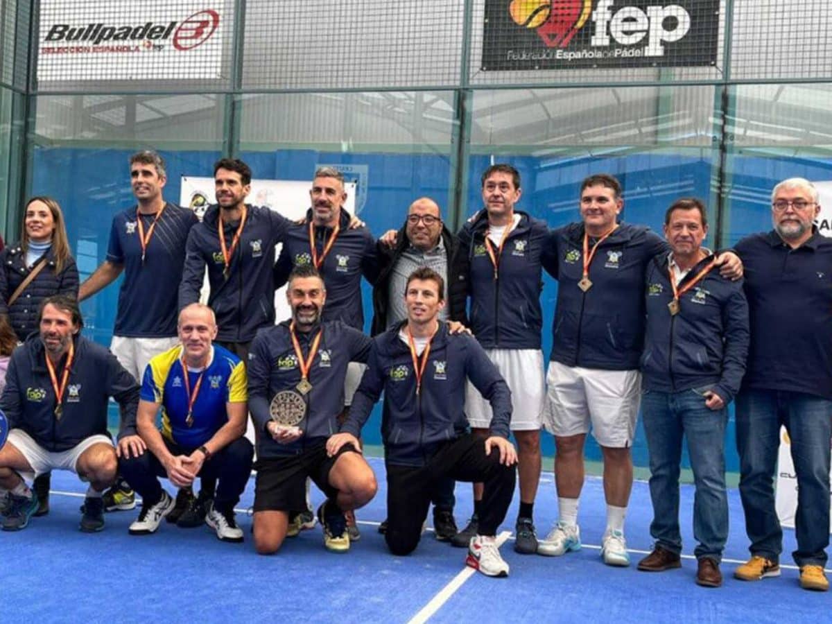 Equipo de pádel de veteranos del CT Oromana