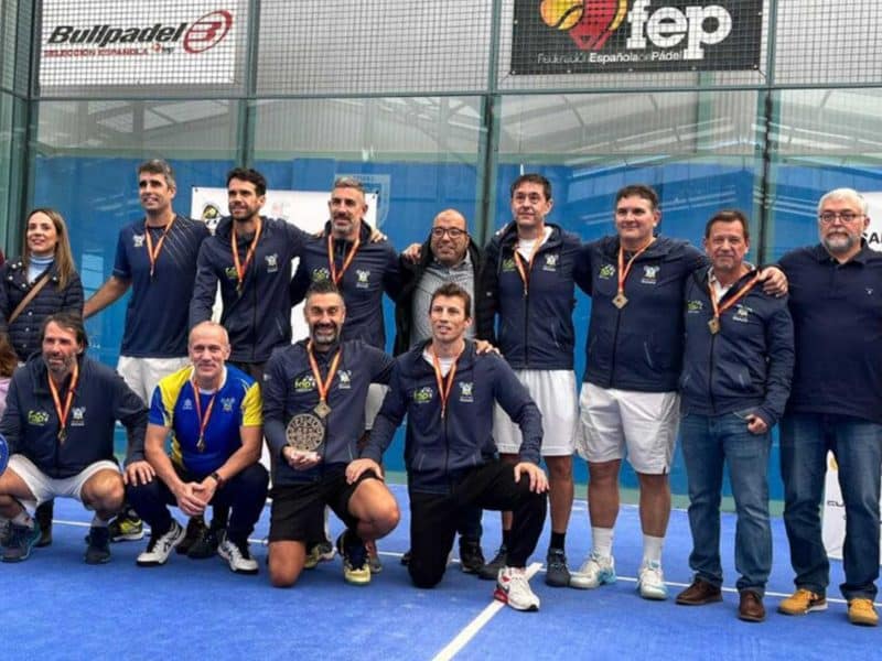 Equipo de pádel de veteranos del CT Oromana