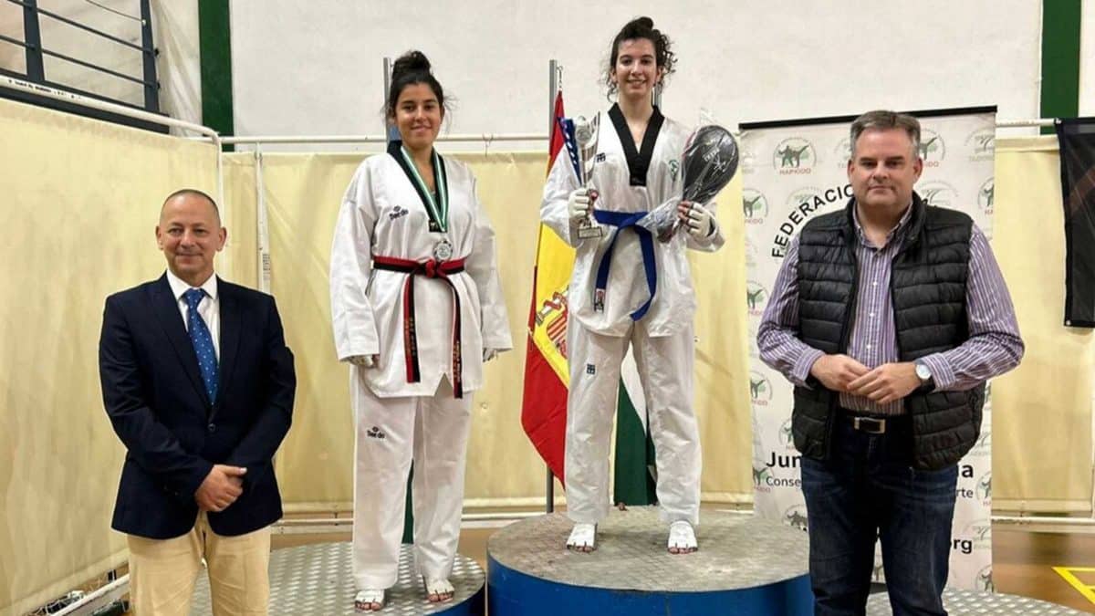 Amanda Jiménez en lo alto del podio de esta competición