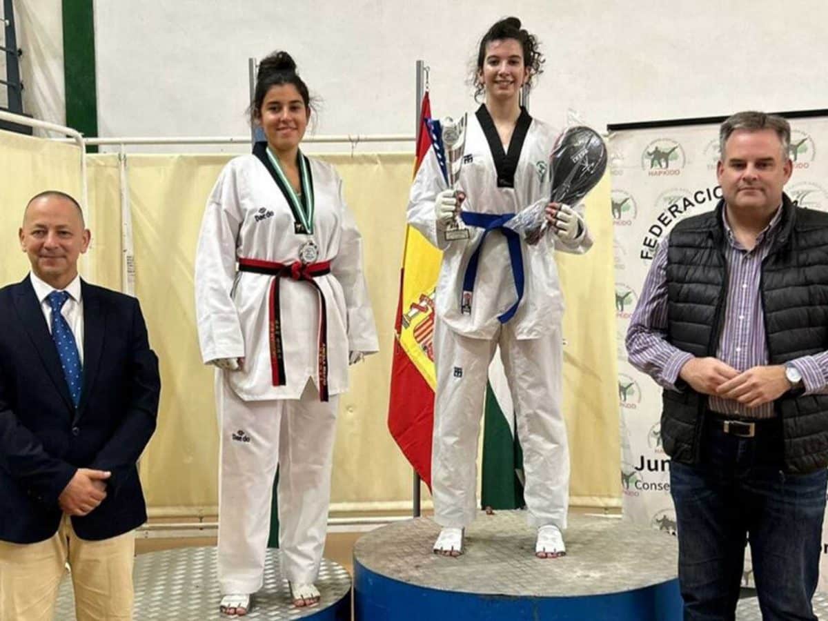 Amanda Jiménez en lo alto del podio de esta competición