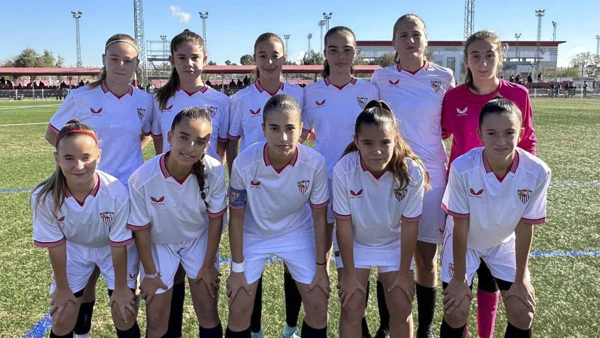 Jugadoras del Sevilla antes del encuentro contra la UB Lebrijana.