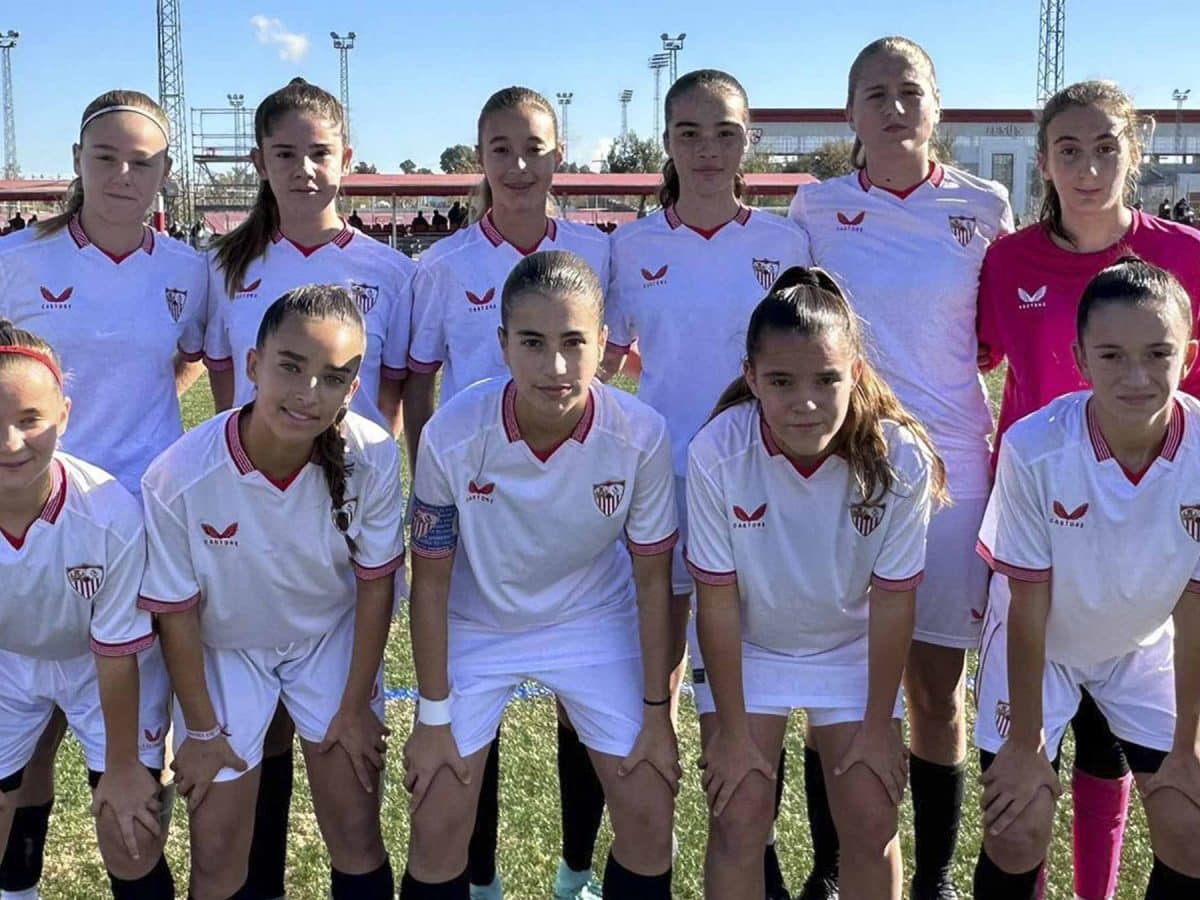 Jugadoras del Sevilla antes del encuentro contra la UB Lebrijana.