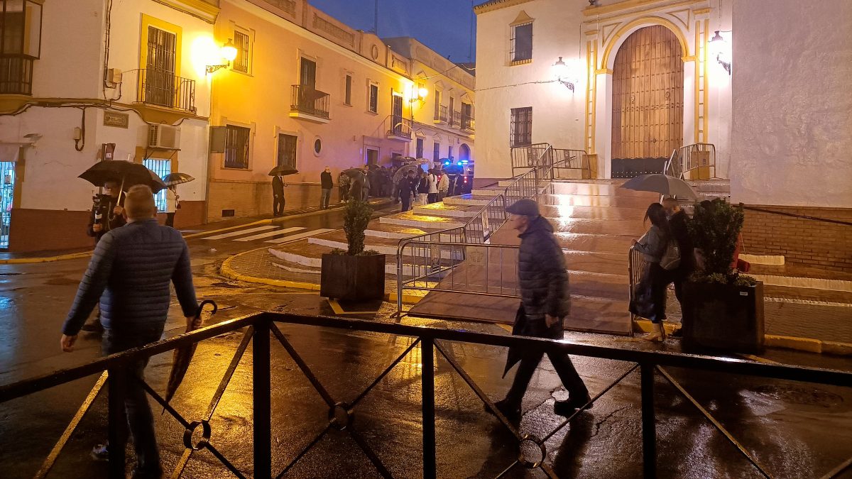 El temporal deja un gris y lluvioso Miércoles Santo sin procesiones en Alcalá