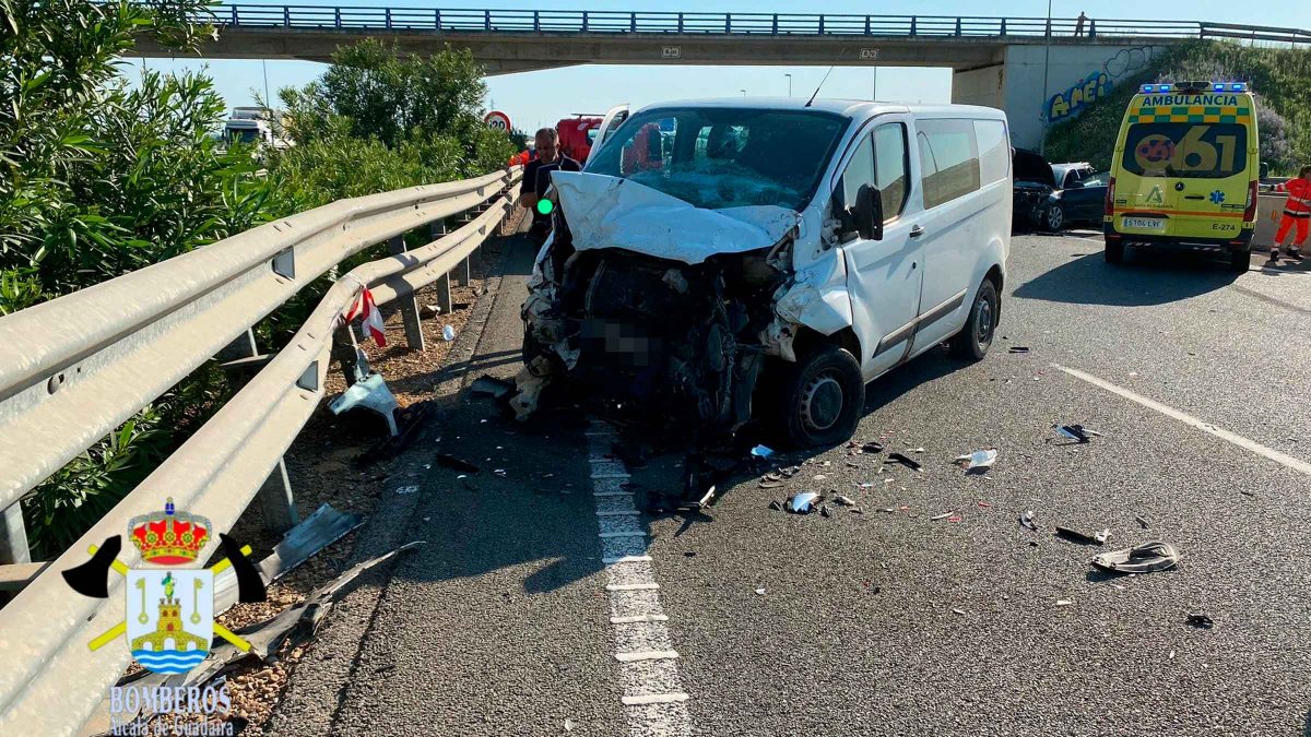 Muere una mujer en una colisión entre dos vehículos en Alcalá