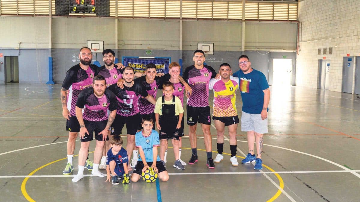 Plantilla del Desavío Encalamanme tras ganar la Copa de Feria 2024. Victor Fernández