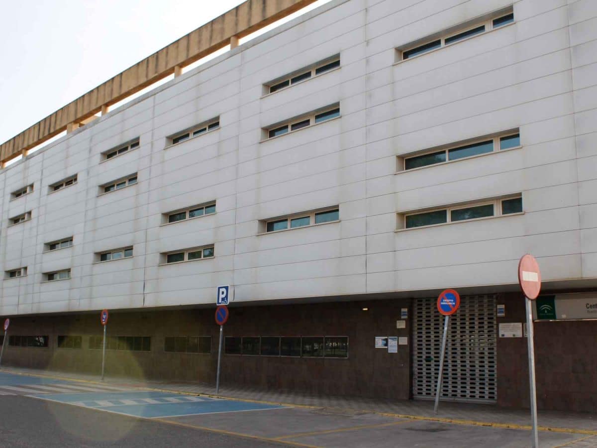 Fachada del Centro de Salud Nuestra Señora de La Oliva. Lva