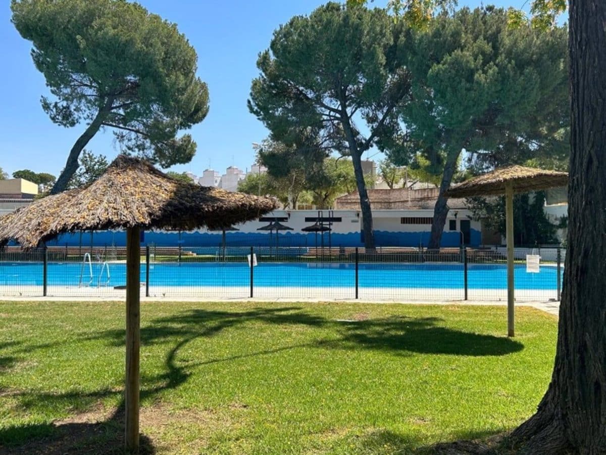 Piscina del complejo Deportivo San Juan de Alcalá de Guadaíra (Sevilla). - AYUNTAMIENTO DE ALCALÁ DE GUADAÍRA