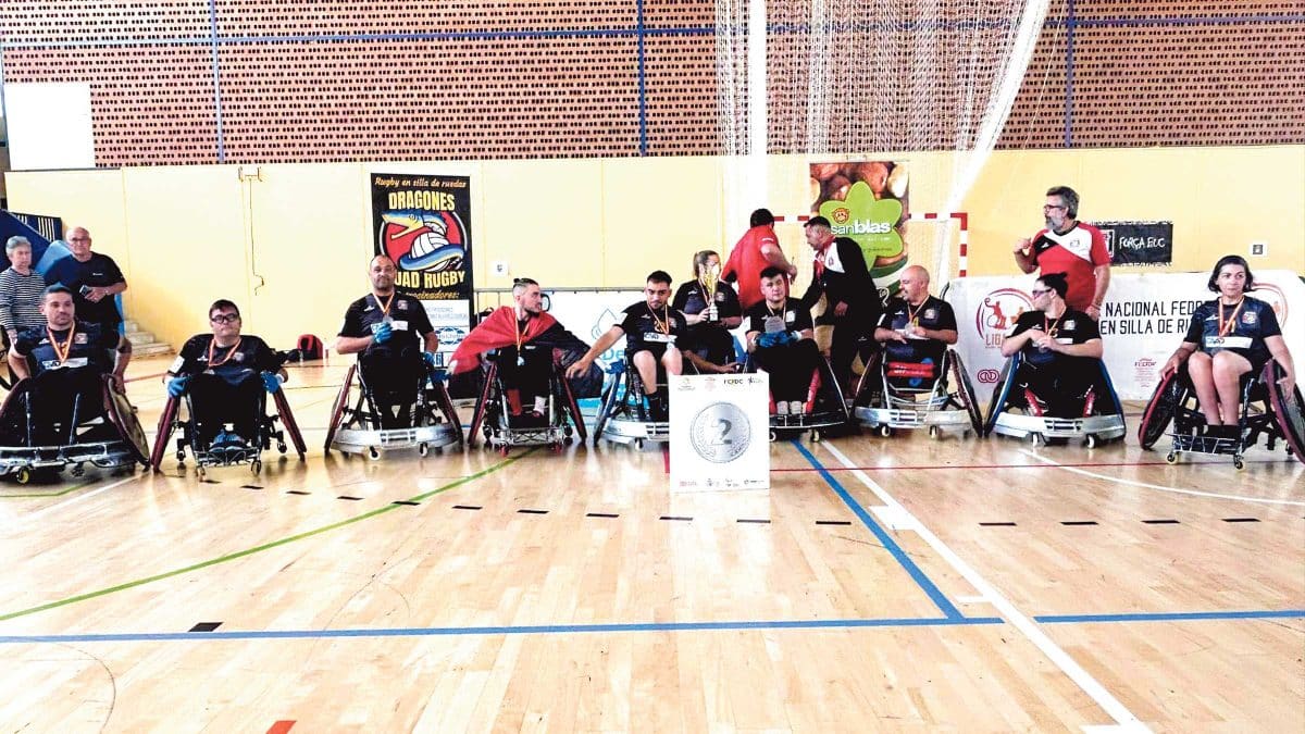 El Club Deportivo Dragones Quad Rugby celebrando el puesto de subcampeon en el Centro Deportivo Bellavista. Lva