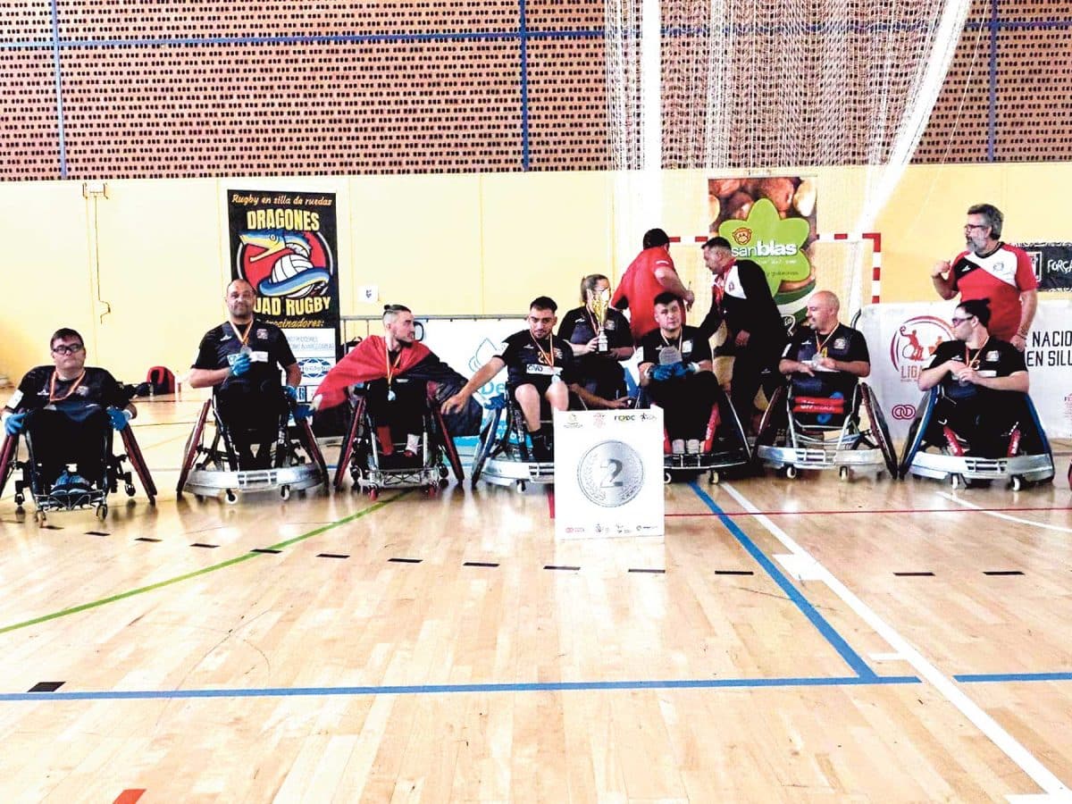 El Club Deportivo Dragones Quad Rugby celebrando el puesto de subcampeon en el Centro Deportivo Bellavista. Lva
