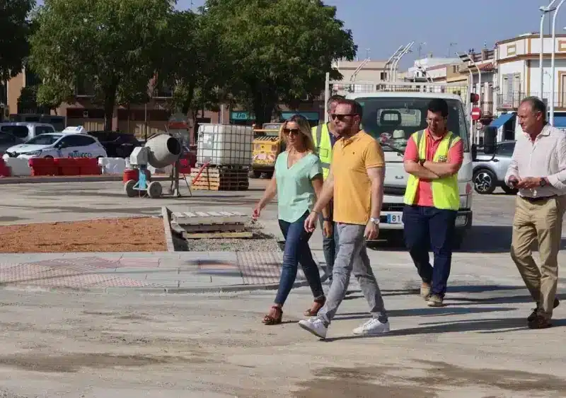 Visita de la alcaldesa a las obras de la calle Silos - AYUNTAMIENTO DE ALCALÁ DE GUADAÍRA